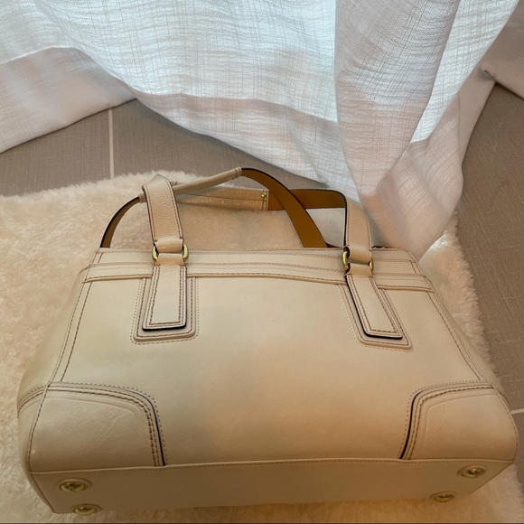 COACH HAMPTON IVORY/ OFF WHITE LEATHER HANDBAG WITH GOLD ACCENT HARDWARE - Picture 3 of 14